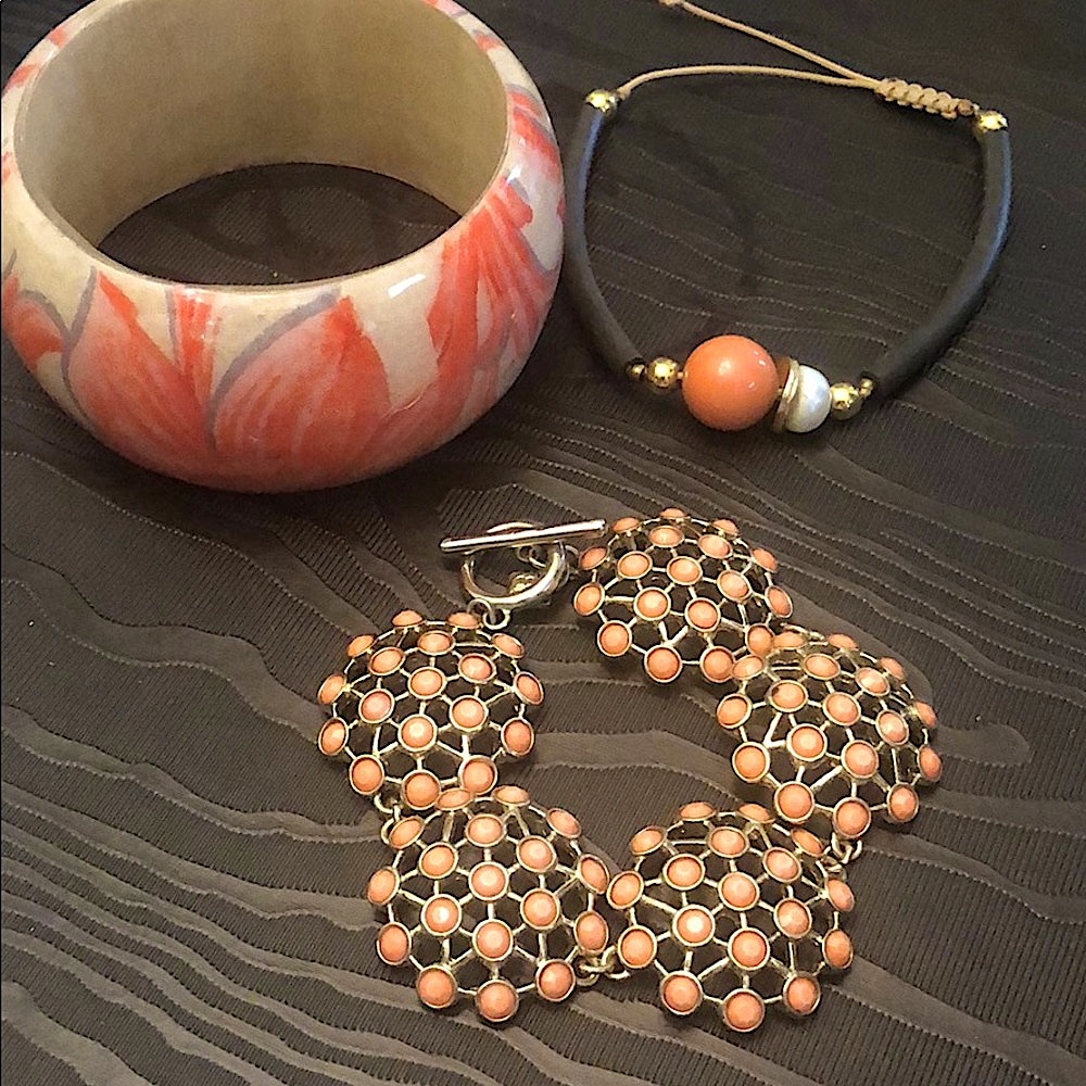 Set of 3 bracelets beige, gold, coral and brown tones.